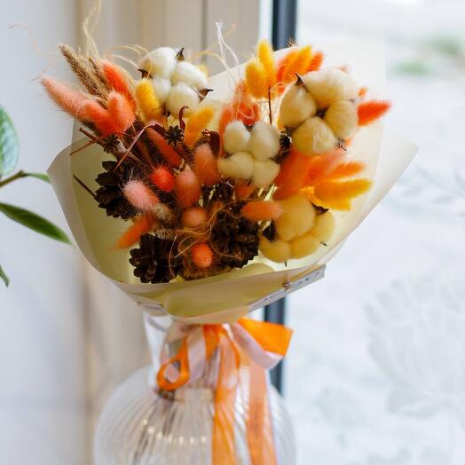 Яркий букет из сухоцветов