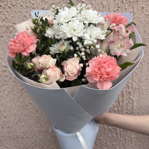 Букет из гвоздики и кустовой розы 🥀