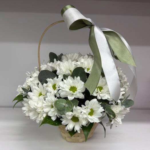 Корзина с ромашками