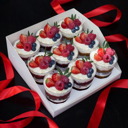 Chocolate trifles with berries, set of 9 pcs