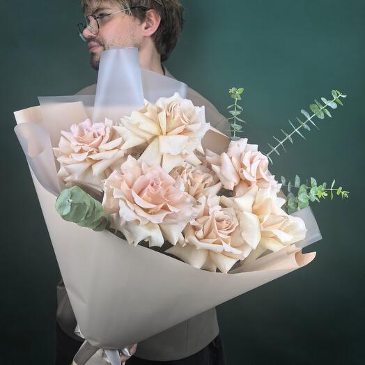 Пудровая Французская роза Квиксенд 11 шт и эвкалипт