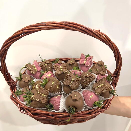 Корзина клубники в шоколаде