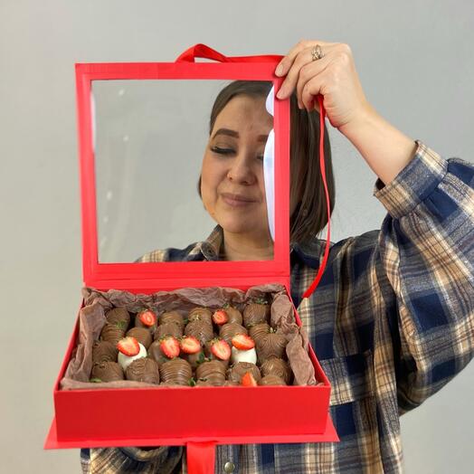Клубника в шоколаде ЛЮКС