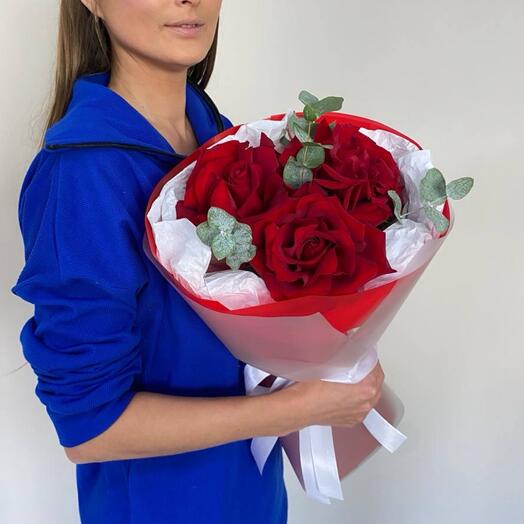 Букет комплимент из красных роз