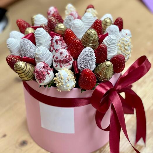 Strawberry box m
