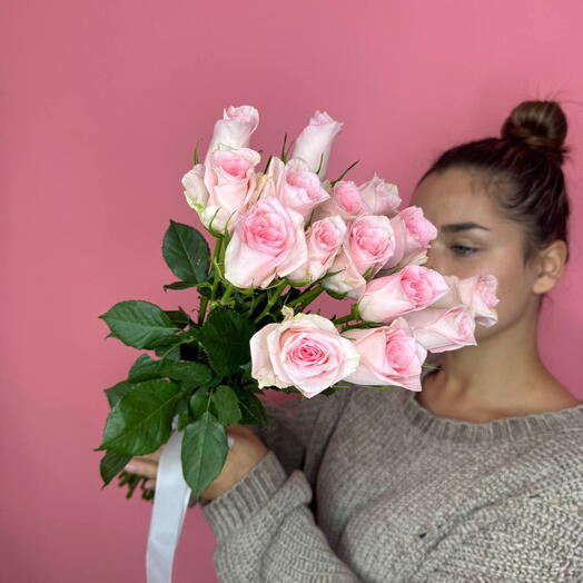 Букет 2264 | 15 нежных роз фламинго 40 см под ленту