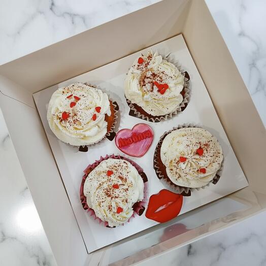 Набор капкейков "Люблю" *Ванильный бисквит