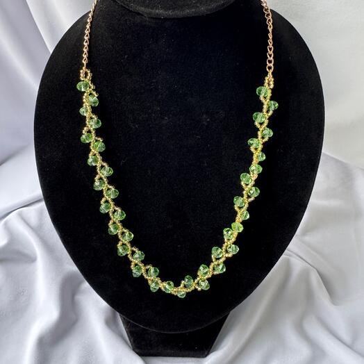 Колье "Веточки", светло-зеленые