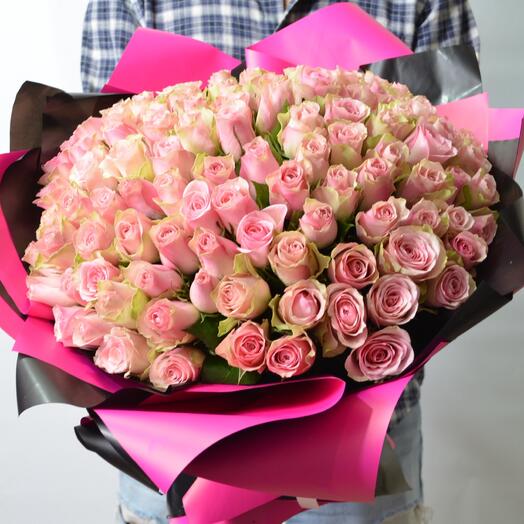 Розовые розы