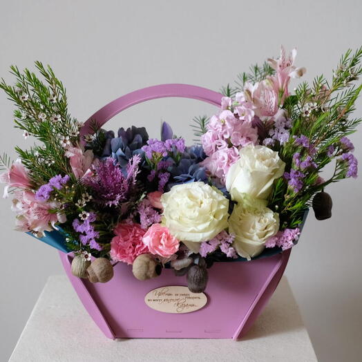 Композиция в фиолетовых оттенках и брассикой