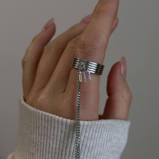 Кольцо с подвеской Swarovski куб и цепочками