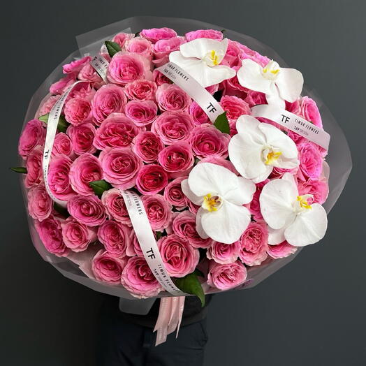 Белые Орхидеи Фаленопсис украшенные 75 розами «Мандала»