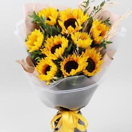 Ramo de 9 girasoles con eucalipto