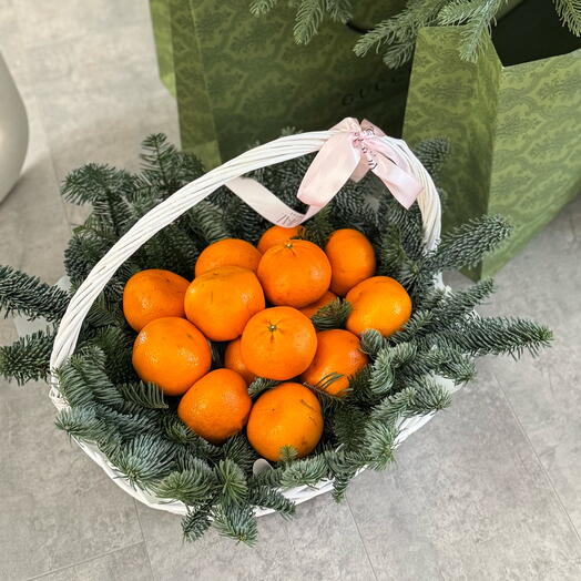 Корзина с мандаринами