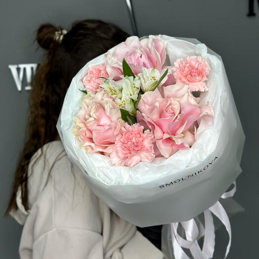 Нежный букет комплимент с Французскими розами 🌸