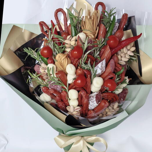 Колбасный букет с сырными снэками