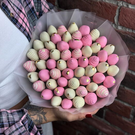 Букет "Pink mood" клубники в шоколаде 1,1 кг