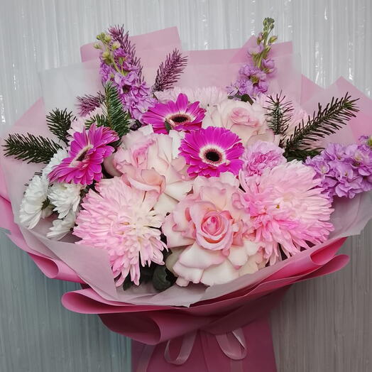 Сборный букет розовых оттенков