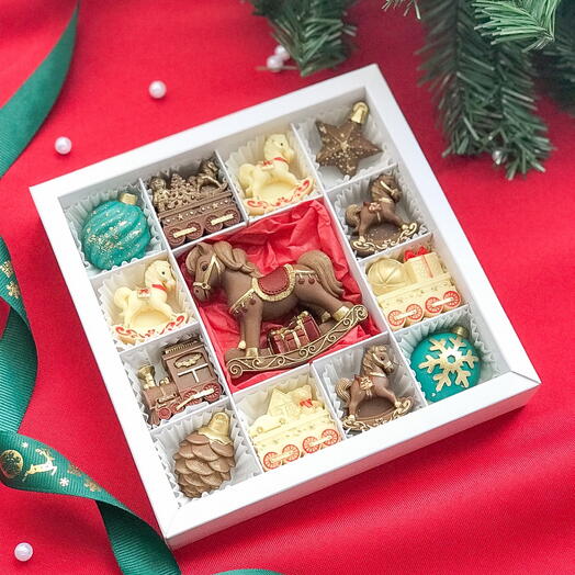 Новогодний набор шоколадных конфет «Игрушки под ёлкой»
