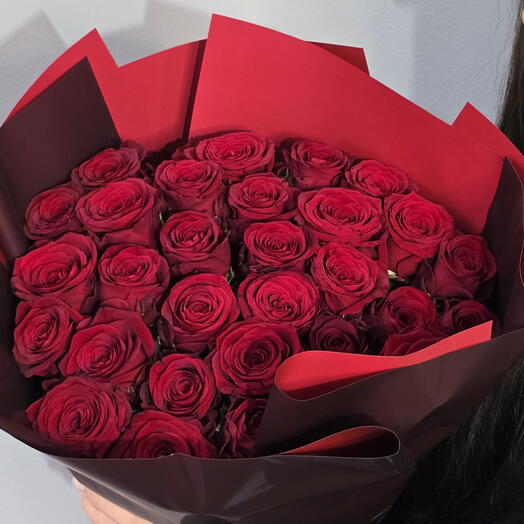 29 Red mono roses