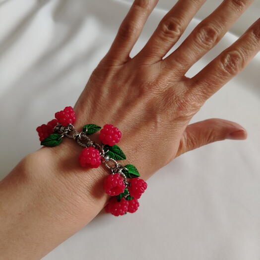Браслет с малиной и листочками