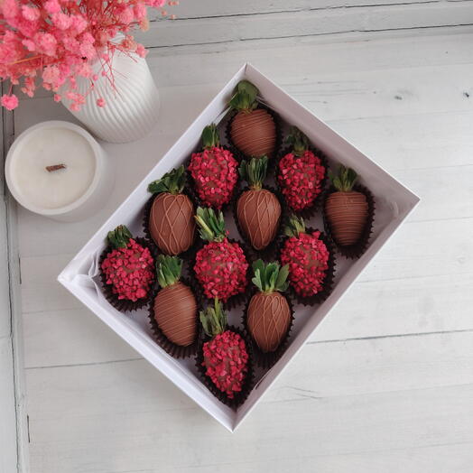 Клубника в молочном шоколаде 12 штук 🍓🍓🍓