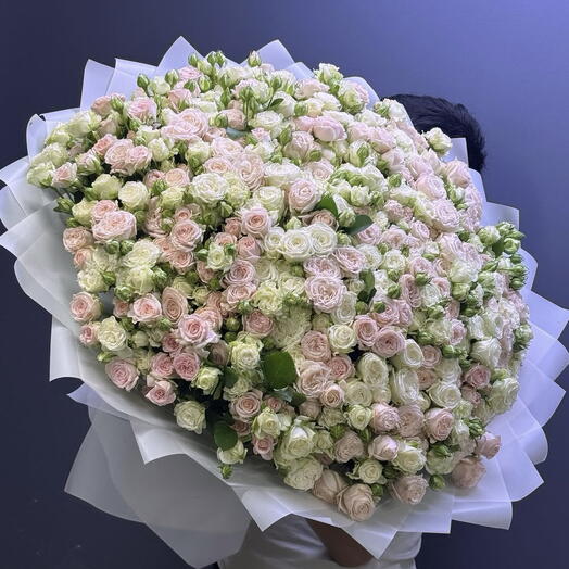 Букет из кустовых роз