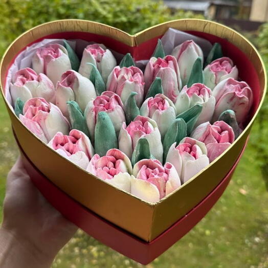 Букет в коробке «Сердце» из зефирных Тюльпанов (два слоя зефира), 26*23 см! Любимой, день влюбленных, 14 февраля, день Валентина