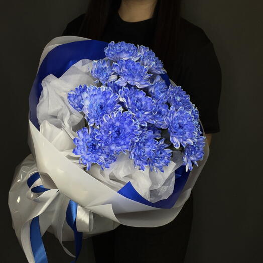 Яркий букет,кустовая хризантема в стильной упаковке