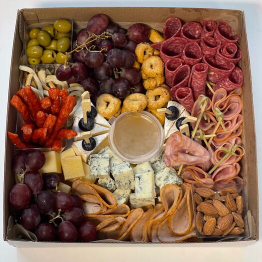 Сырно-мясная тарелка