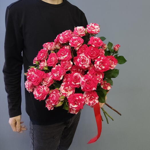 Роза кустовая Фаерворкс под ленточкой, 7 штук