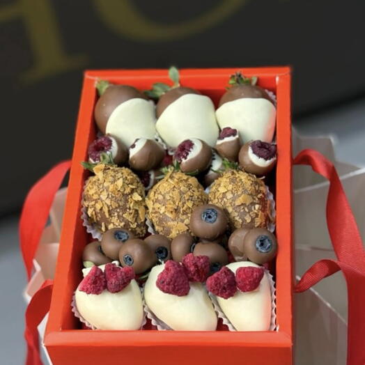 Шоколадтағы жидектер