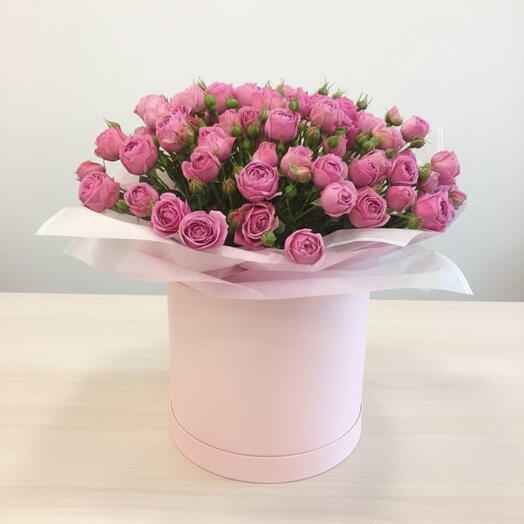 Композиция в коробке из кустовых роз