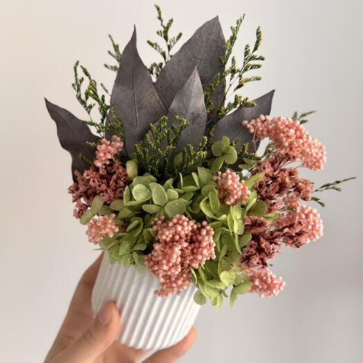 Композиция с гортензией и эвкалиптом