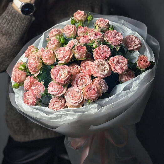 9 кустовых пионовидных роз