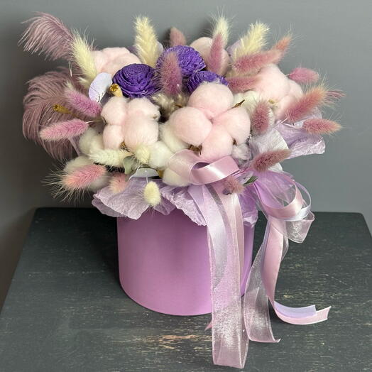 Композиция из сухоцветов в нежных сиреневых оттенках