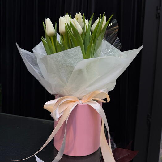 Тюльпаны в розовой коробке