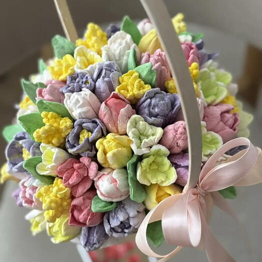 Корзина с тюльпанами большая