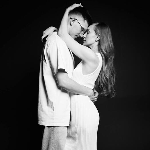 Электронный подарочный сертификат съемка Love story в студии автопортрета