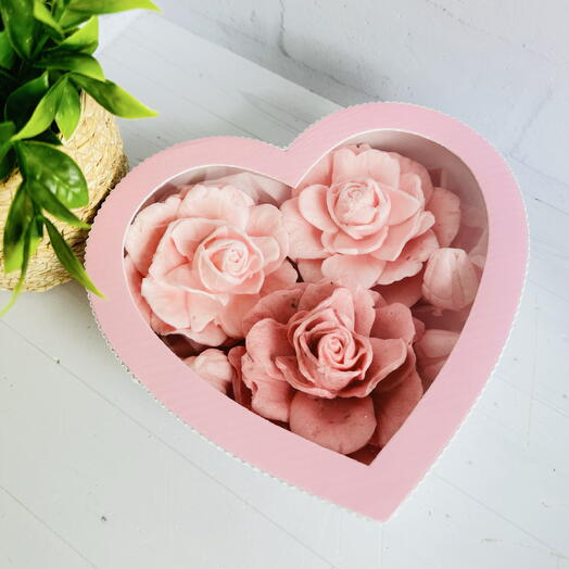 Сердце с зефирными розами