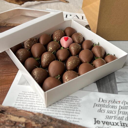 Chocolate covered strawberries with pink heart