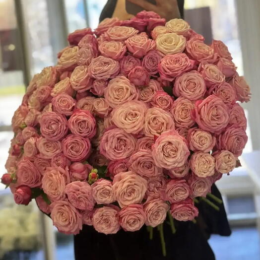 Букет из кустовых пионовидных роз 35 шт LOVE