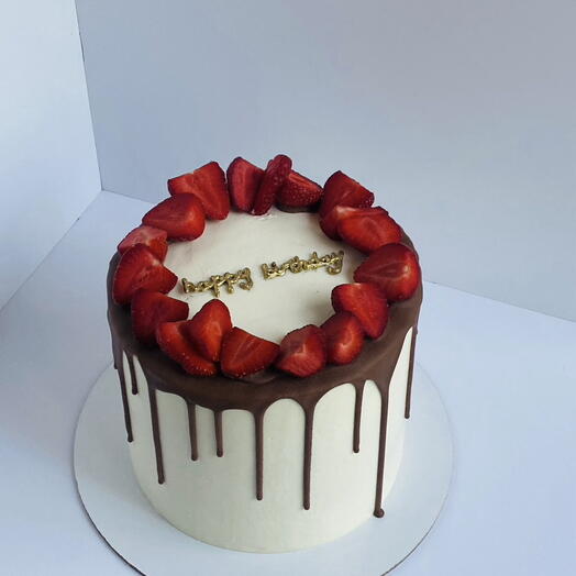 Торт с клубникой 🍓