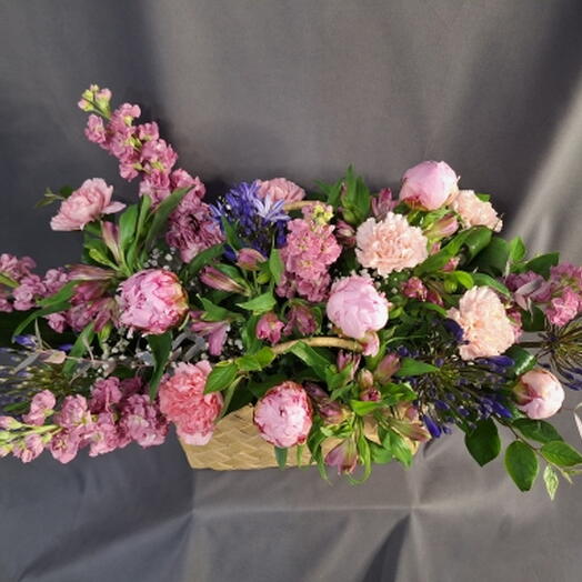 Корзина с ароматными цветами пионами, матиолой🌸🌸🌸🌸🌸🌸🌸🌸
