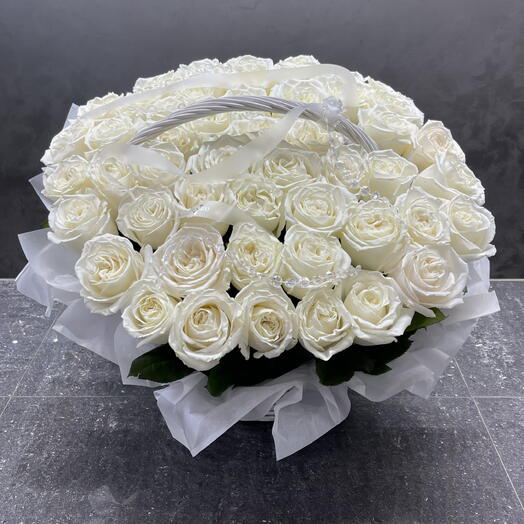 Корзина из 51 белой розы