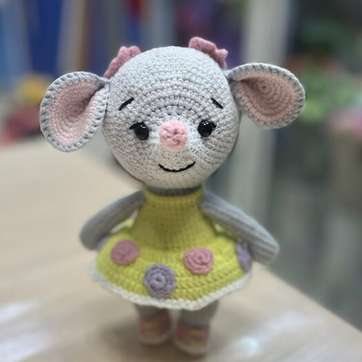 Вязанная игрушка мышка