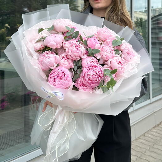 Пионы с эвкалиптом