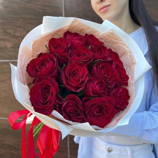 Букет из 15 красных роз кения 40 см🌹