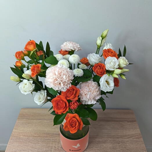 Флаубокс Кустовые розы, лизиантус, гвоздика "Солнечный"