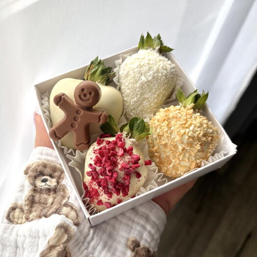 Клубника в белом шоколаде  4 шт